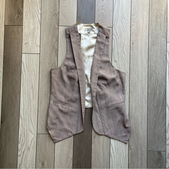 Guess Tan Vest with Cream Lining - Picture 1 of 3